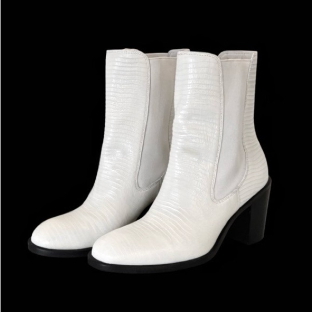 Matisse White Modern Western Ankle Boots | Croc Embossed | Size 9M